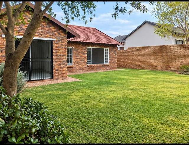 3 BEDROOM HOUSE FOR SALE IN THATCHFIELD